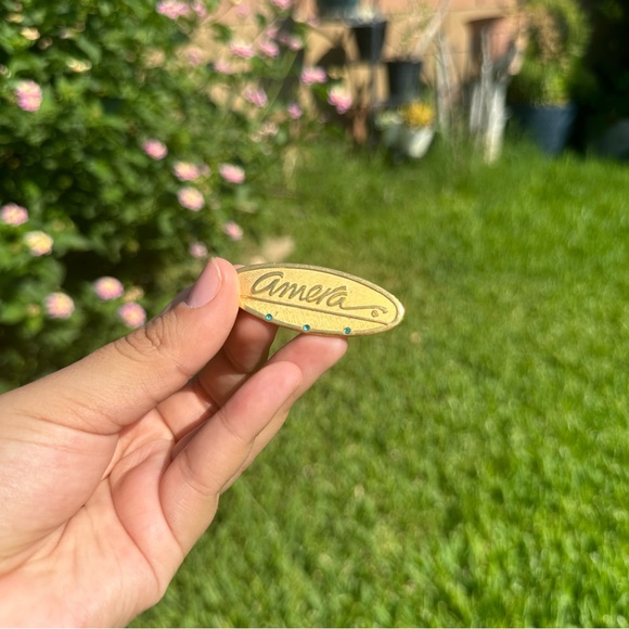 Amera Custom Name Tag Gold Tone Brooch/Pin - Picture 8 of 9